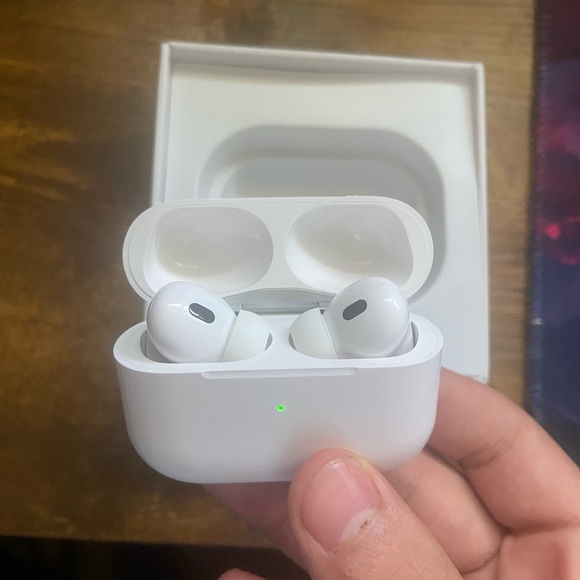 Apple AirPods Pro in White